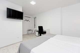 Мини-отель HappyInn Rooms Каунас Двухместный с 1 кроватью или 2 отдельными кроватями и душем-7